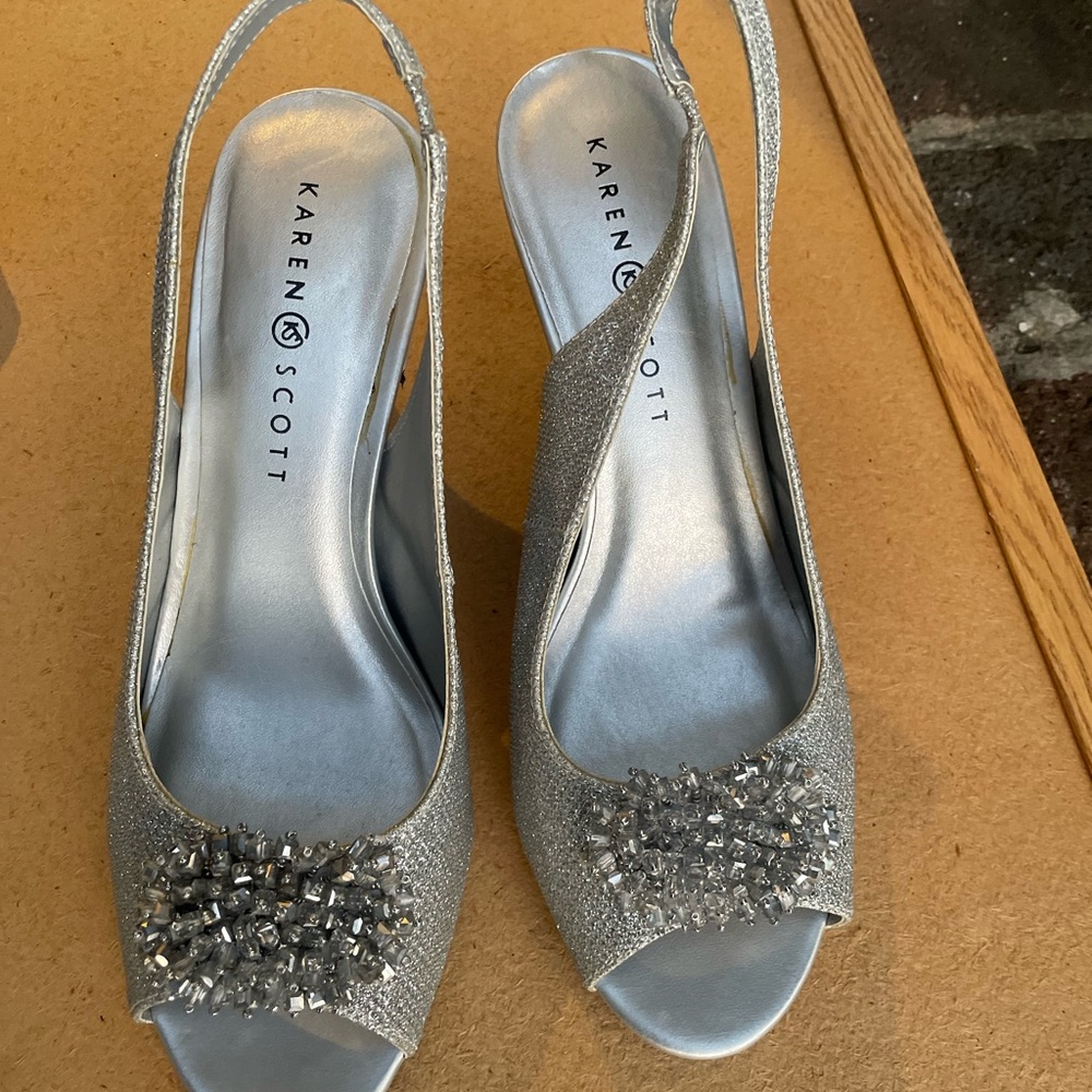 Karen Scott Women Slingback Peep Toe Heels Breena Size US 8 M Silver Met…
